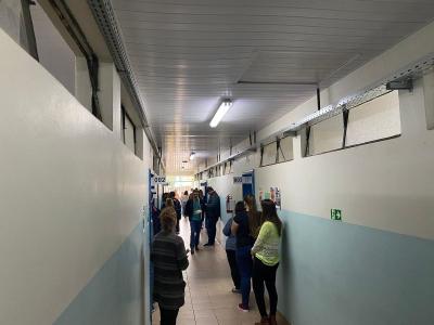 VotaÃ§Ã£o segue tranquila nos ColÃ©gios Ã‰rico e Gildo AluÃ­sio Schuck